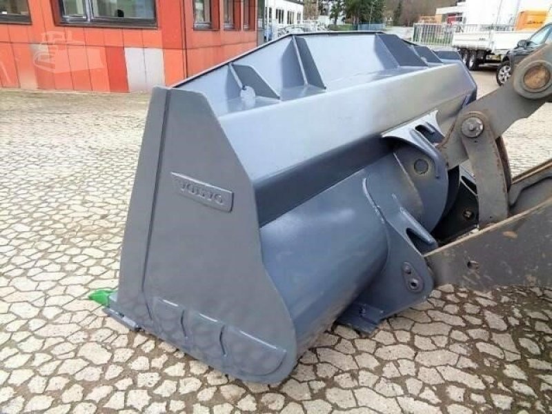 VOLVO L120H  2015