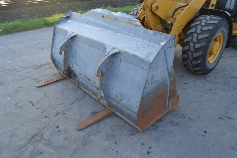 CAT 906H-2 pala gommata   2012