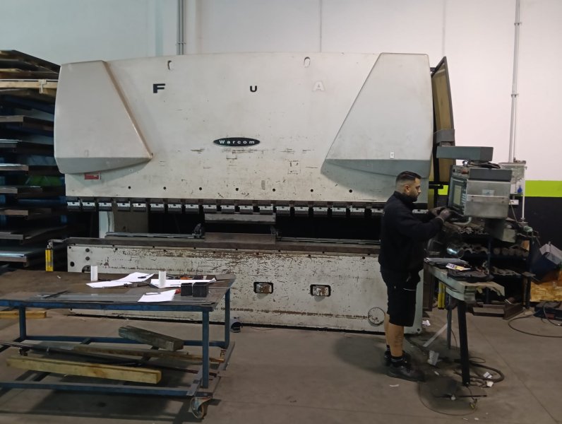 WARCOM FUTURA 4000X125TON.  2004