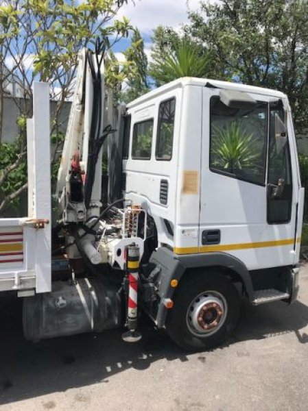 IVECO EUROCARGO 75 E14 CON GRU BONFIGLIOLI MOD. P5000 L/2SI  2006