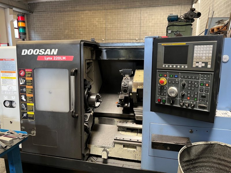DOOSAN Lynx 220 LMA  2007