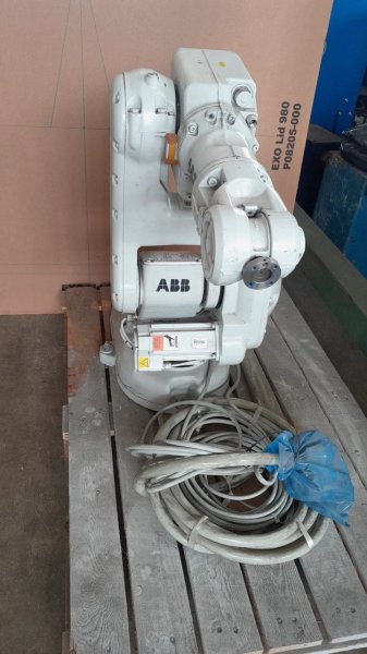 ABB IRB 140 con controller IRC5 e FlexPendant  2009